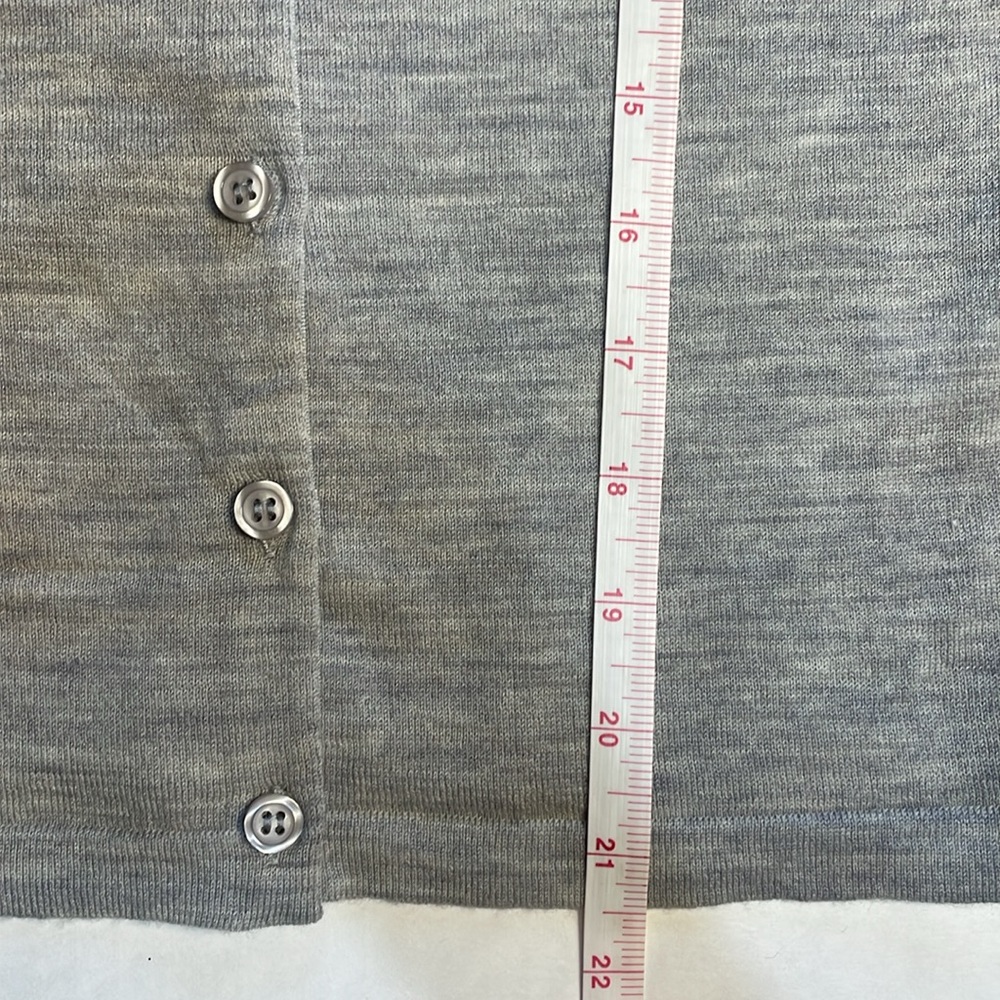 Garnet Hill Women’s 100% Merino Wool Crew Neck Button Up Cardigan Blue Roses XS - Picture 14 of 15